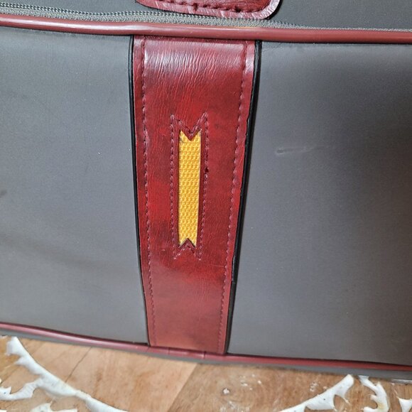 Vintage Holiday Travel Bag Gray & Red Faux Leather Adjustable Strap - Picture 12 of 16